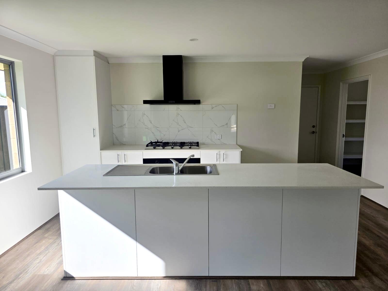 Rcabinets Kitchen white